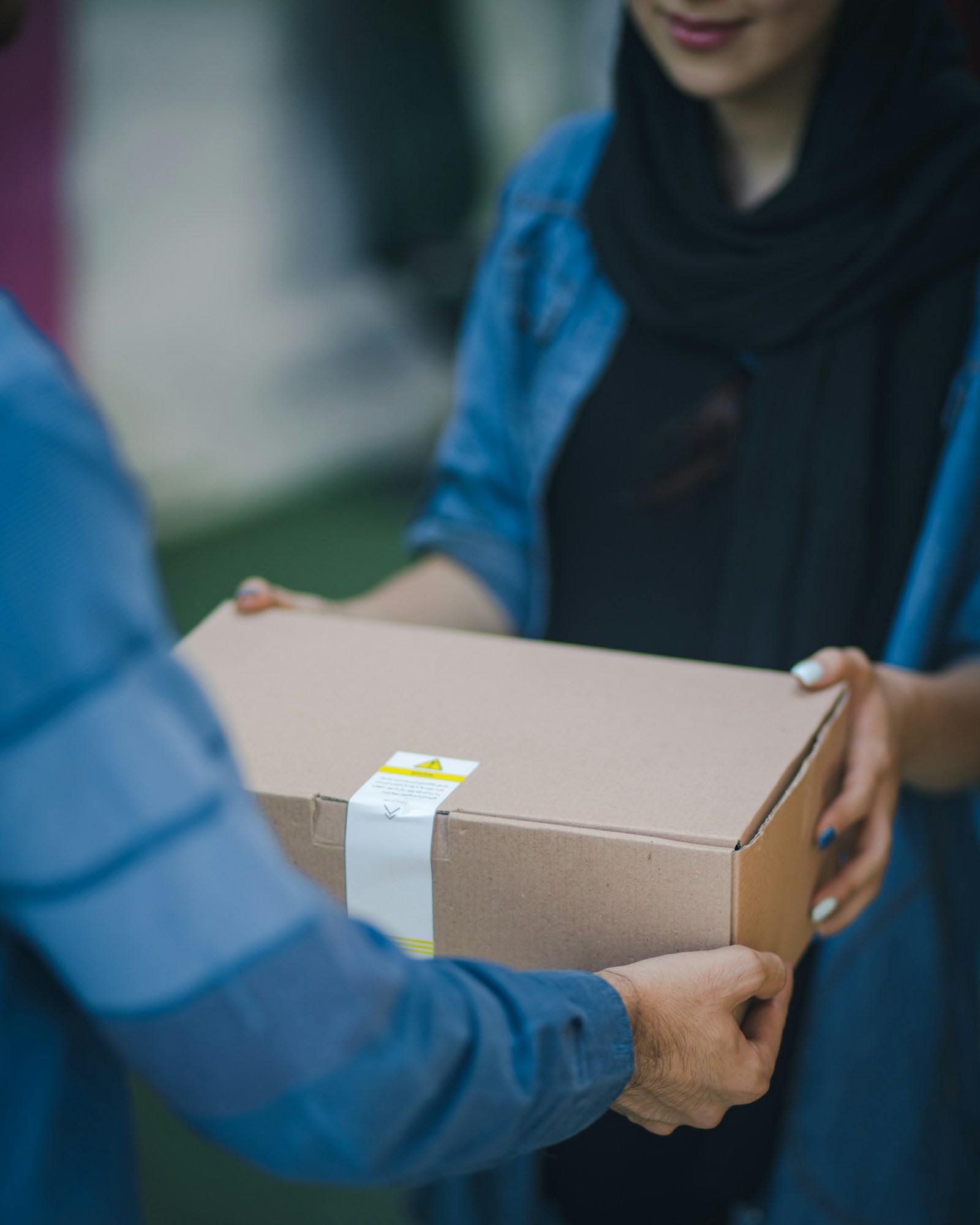 Parcel handoff